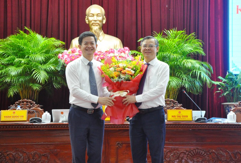 Ông Trương Cảnh Tuyên được bầu giữ chức Chủ tịch UBND thành phố Cần Thơ Ông Trương Cảnh Tuyên được bầu giữ chức Chủ tịch UBND thành phố Cần Thơ