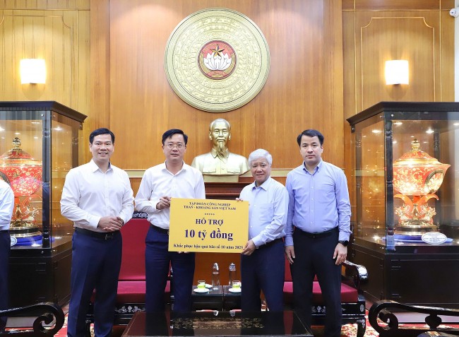 Hơn 750 tỷ đồng ủng hộ đồng bào khắc phục hậu quả bão số 10