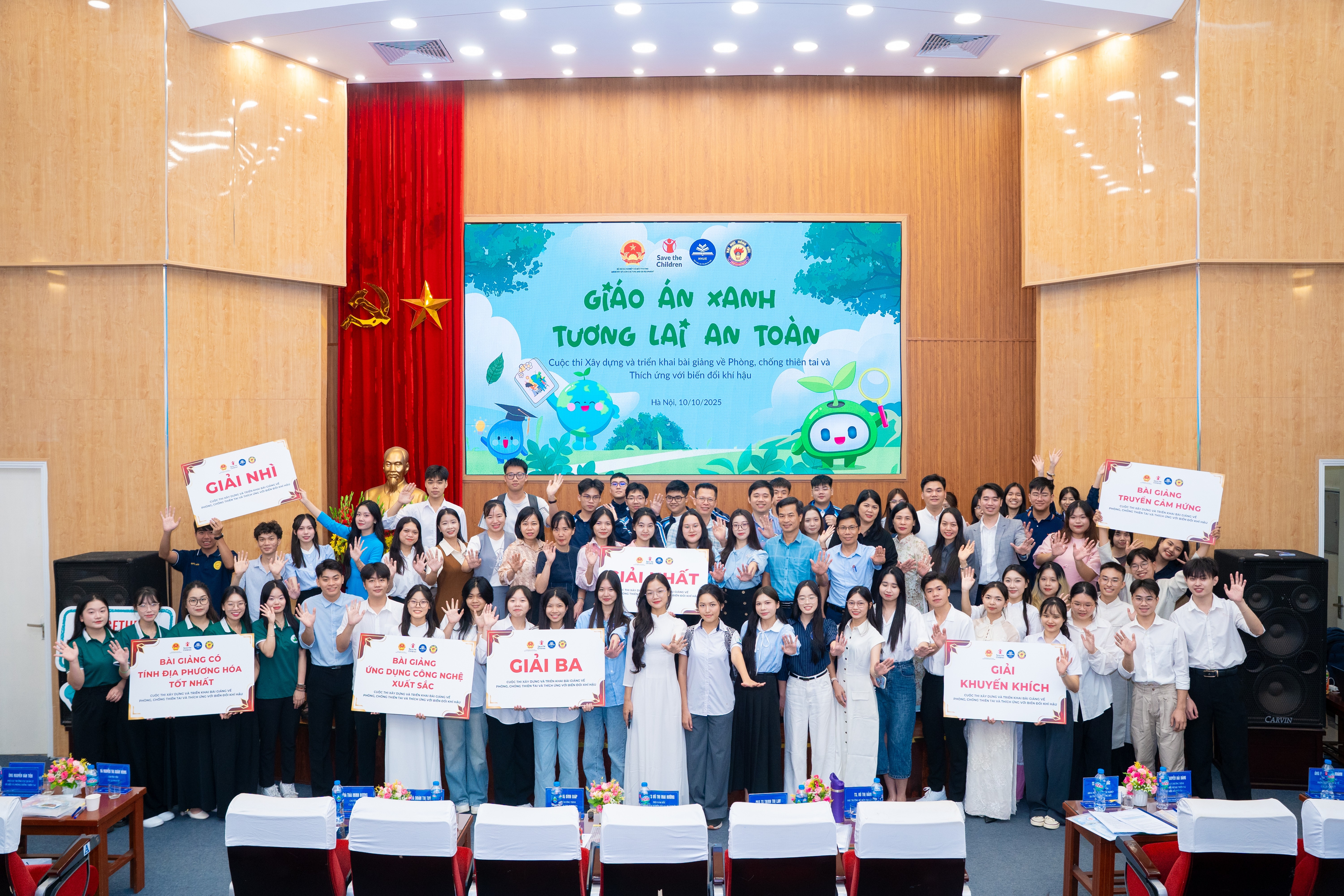 Sinh viên sáng tạo bài giảng ứng phó biến đổi khí hậu