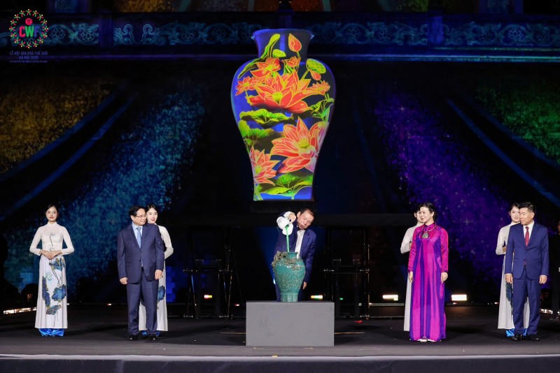 Khai mạc Lễ hội Văn hoá thế giới tại Hà Nội lần thứ nhất: Kết nối con người với con người