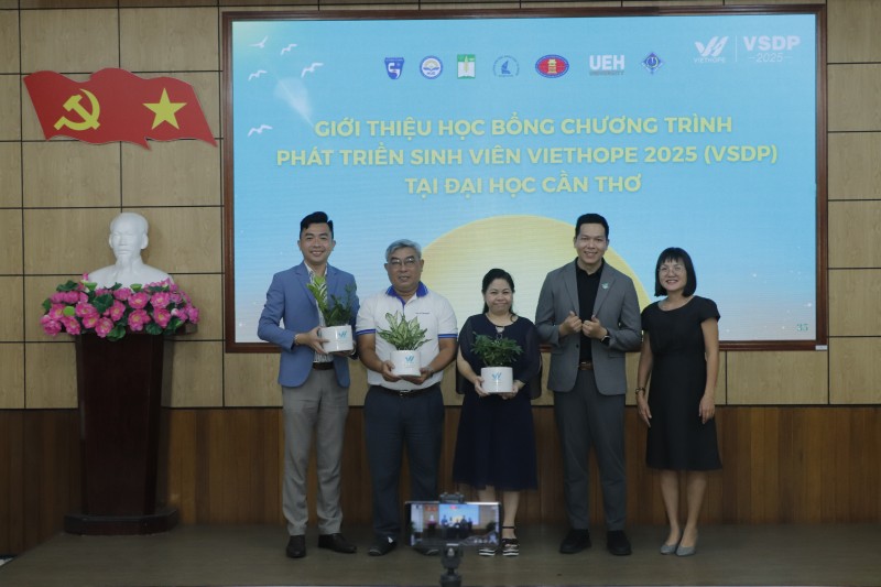 Triển khai Chương trình Học bổng Phát triển Sinh viên tại Cần Thơ