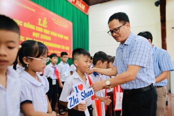 Hơn 600 học sinh Huế nhận học bổng vượt khó từ tổ chức Zhi Shan