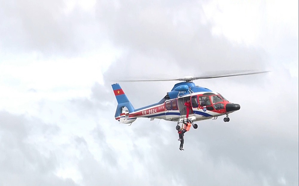 Quân đội 3 nước diễn tập cứu hộ, cứu nạn. (Ảnh: mod.gov.vn)