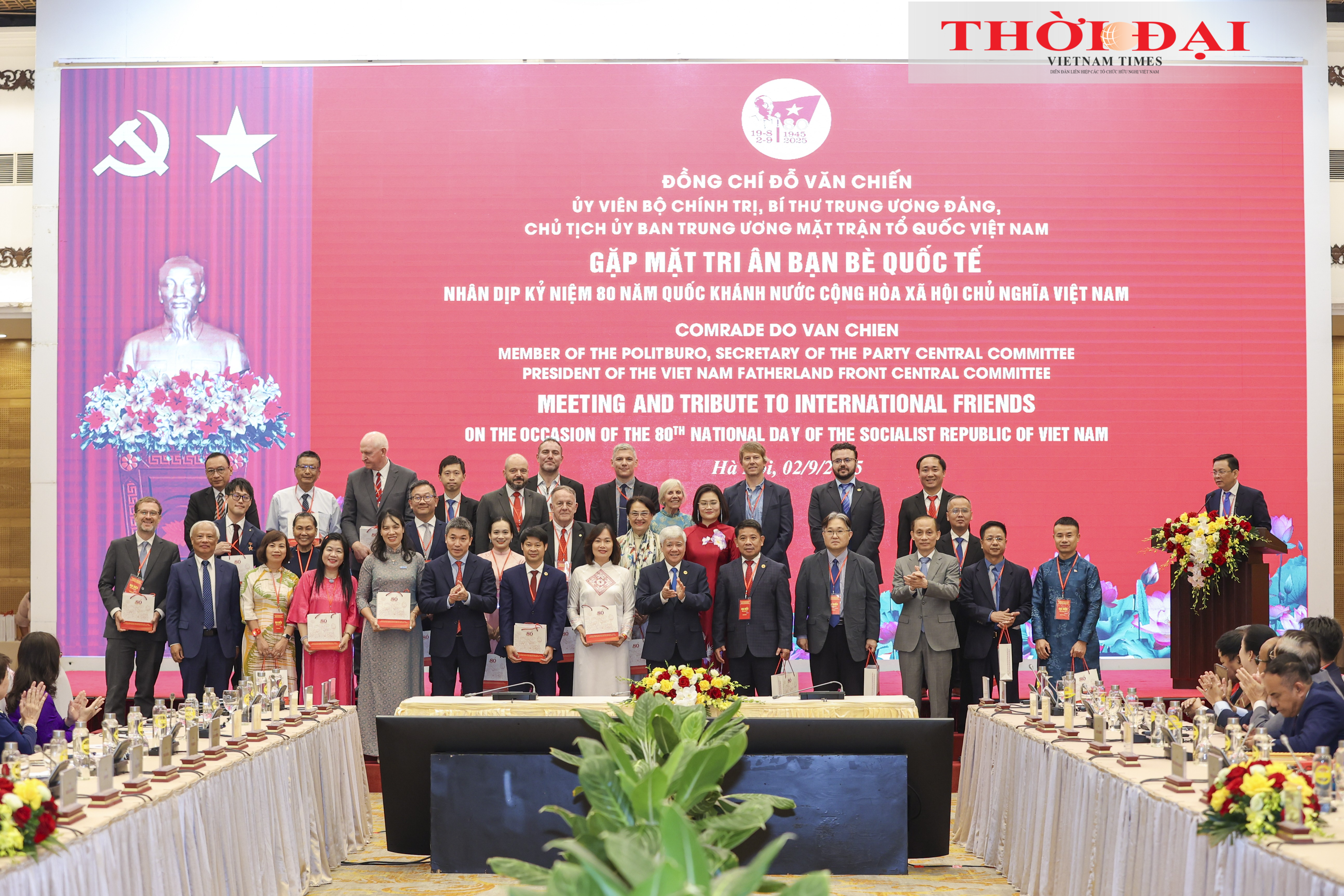 Liên hiệp các tổ chức hữu nghị Việt Nam chủ trì, phối hợp Bộ Ngoại giao và các cơ quan hữu quan tổ chức cuộc Lấy ý kiến nhân dân về việc đề nghị tặng thưởng Huân chương Lao động hạng Nhất cho Liên hiệp các tổ chức hữu nghị Việt Nam