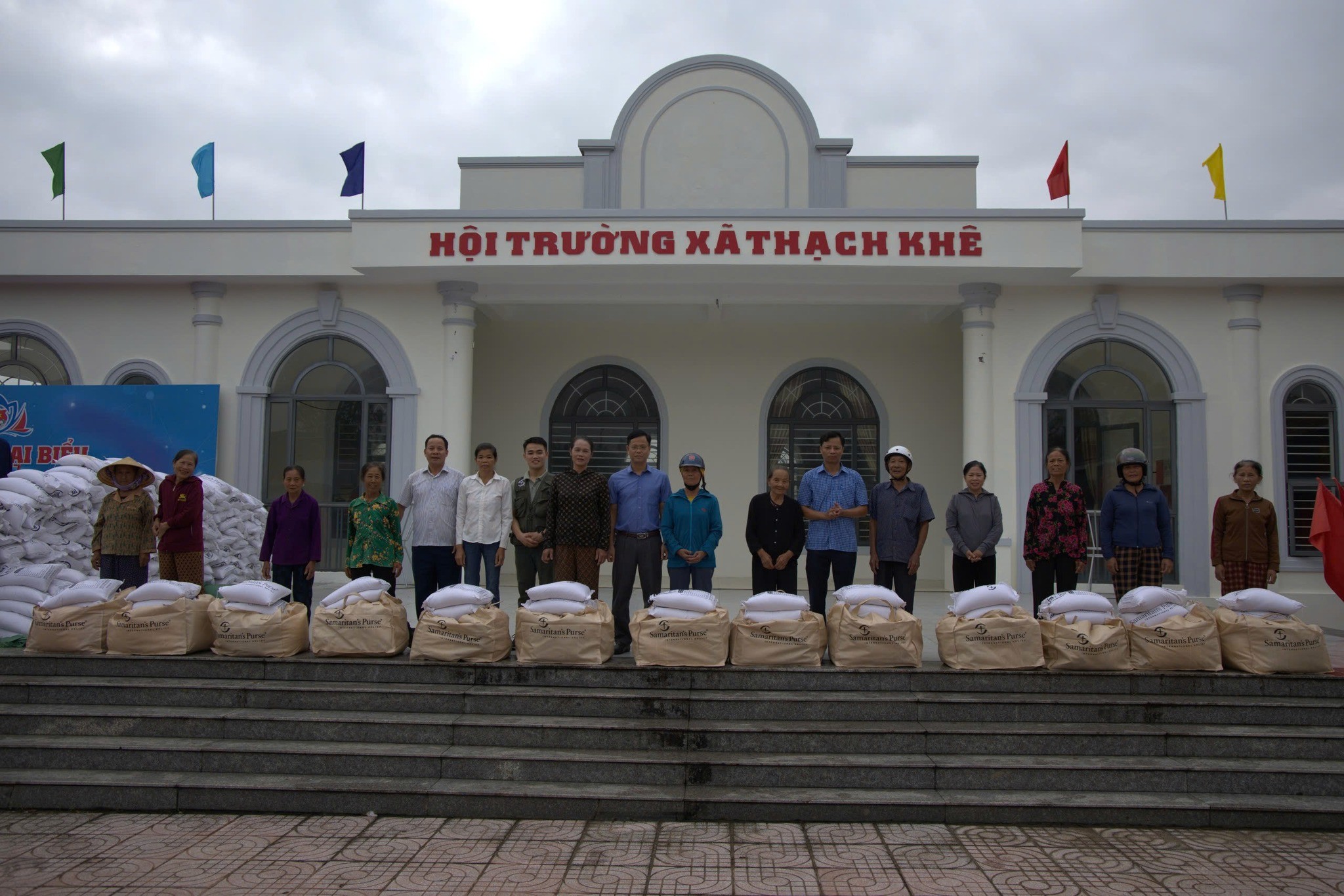 Tổ chức Samaritan’s Purse tiếp tục hỗ trợ nhân dân Hà Tĩnh và Tuyên Quang khắc phục hậu quả bão số 10. (Ảnh: Cục Quản lý đê điều và Phòng, chống thiên tai)