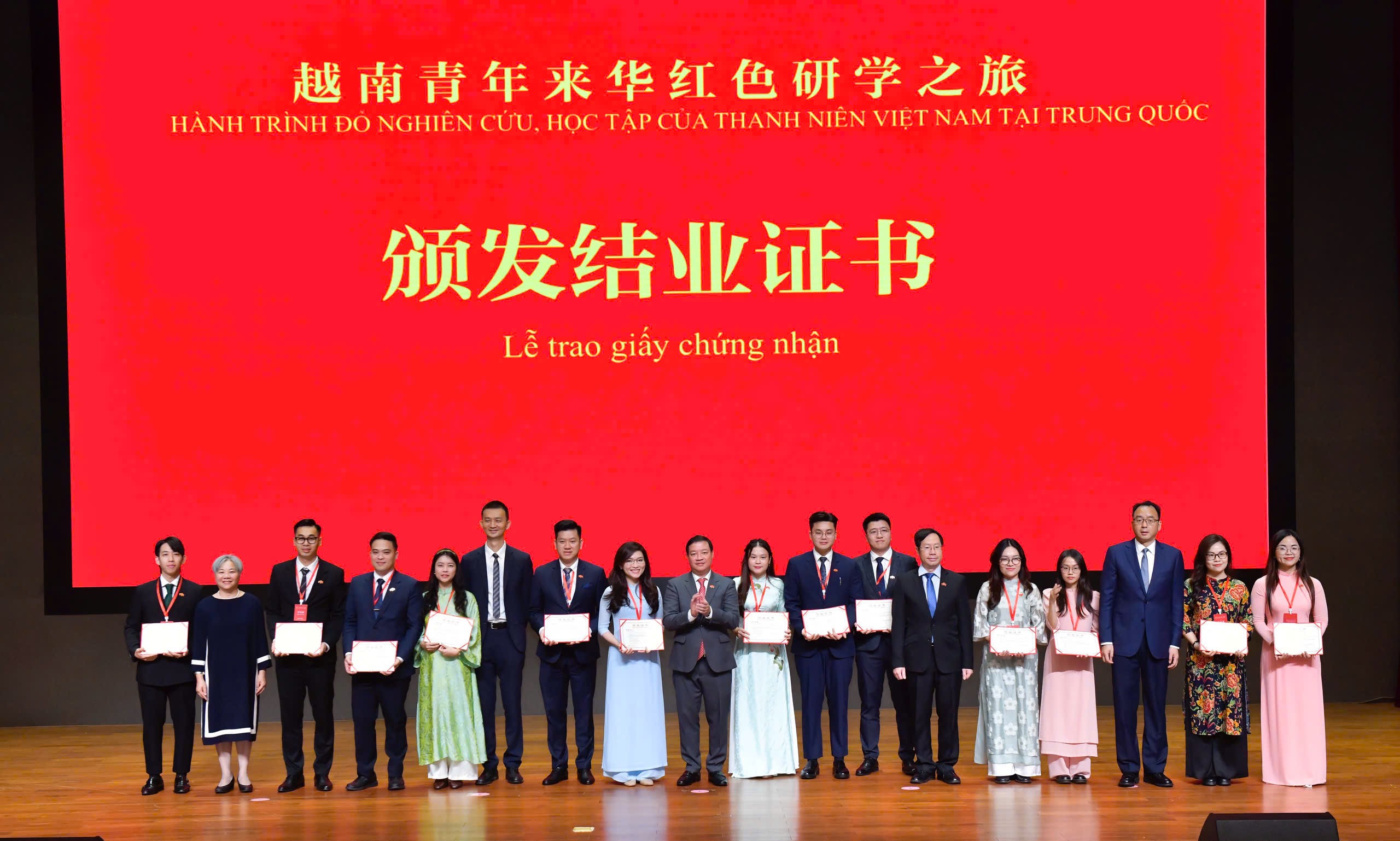 Thanh niên Việt - Trung nối bước di sản cách mạng qua Hành trình đỏ