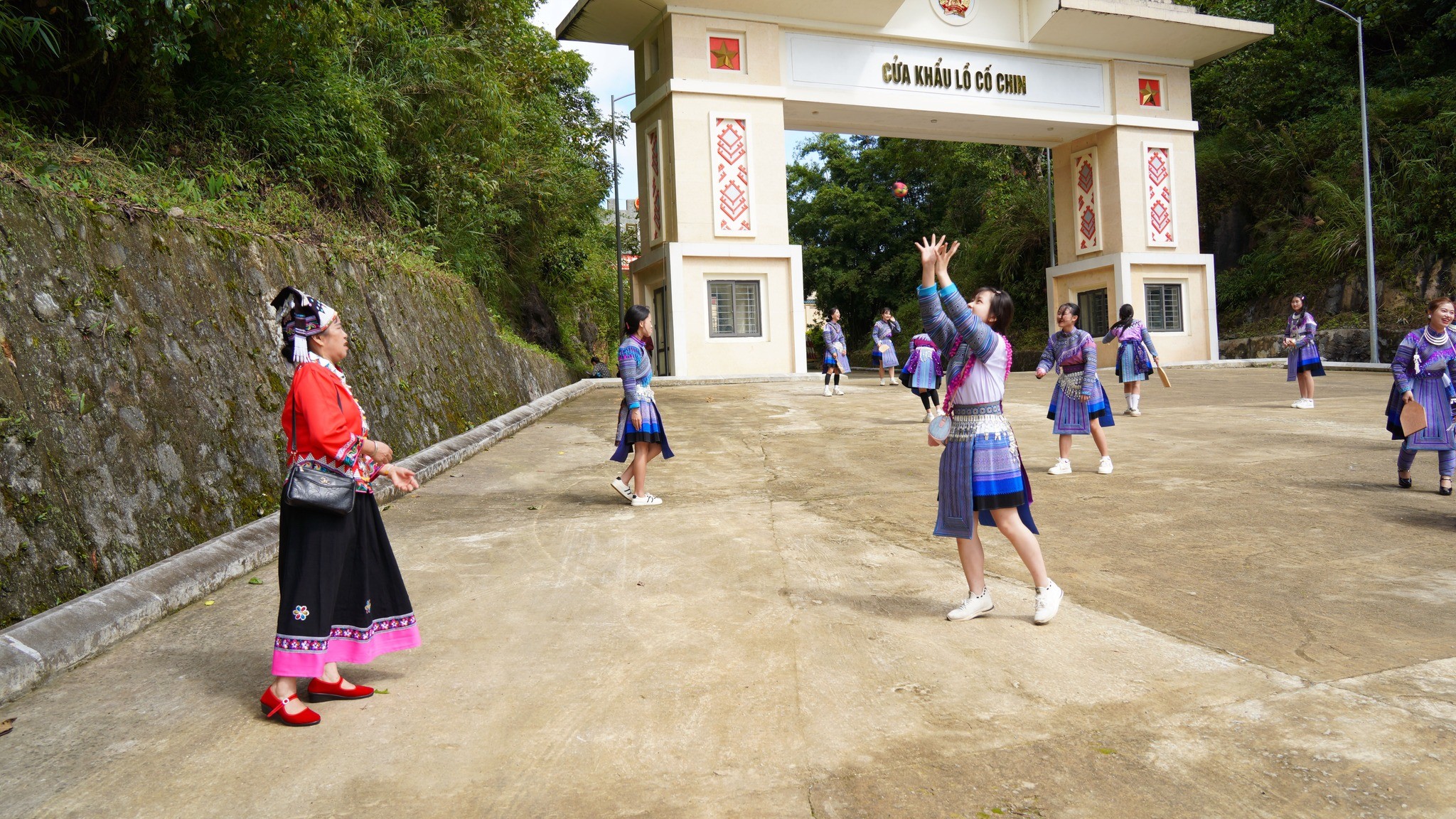 Thôn Lồ Cố Chin (Việt Nam) và Lao Kha (Trung Quốc) sơ kết Biên bản kết nghĩa hữu nghị năm 2025