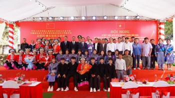 Thôn Lồ Cố Chin (Việt Nam) và Lao Kha (Trung Quốc) sơ kết Biên bản kết nghĩa hữu nghị năm 2025