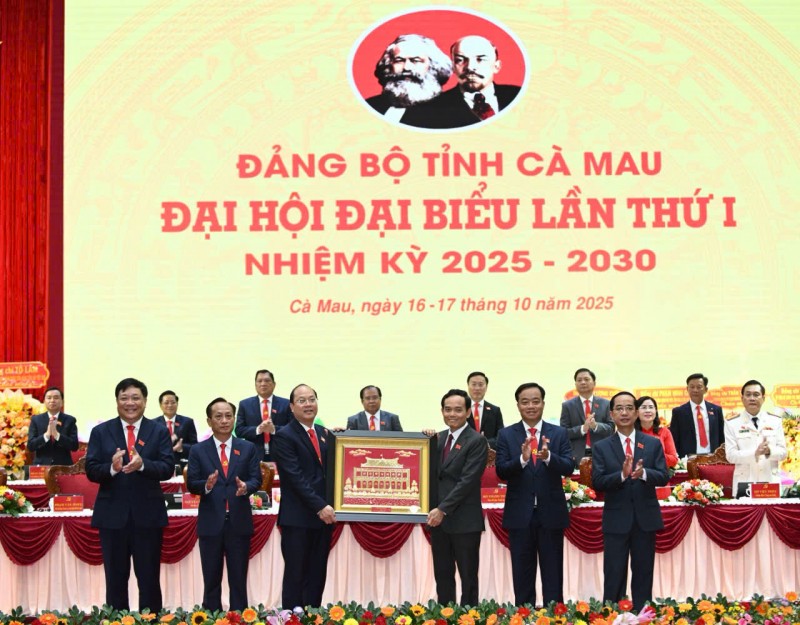 Đại hội Đảng bộ tỉnh Cà Mau lần thứ I: Khơi dậy tiềm năng, phát triển toàn diện Đại hội Đảng bộ tỉnh Cà Mau lần thứ I: Khơi dậy tiềm năng, phát triển toàn diện