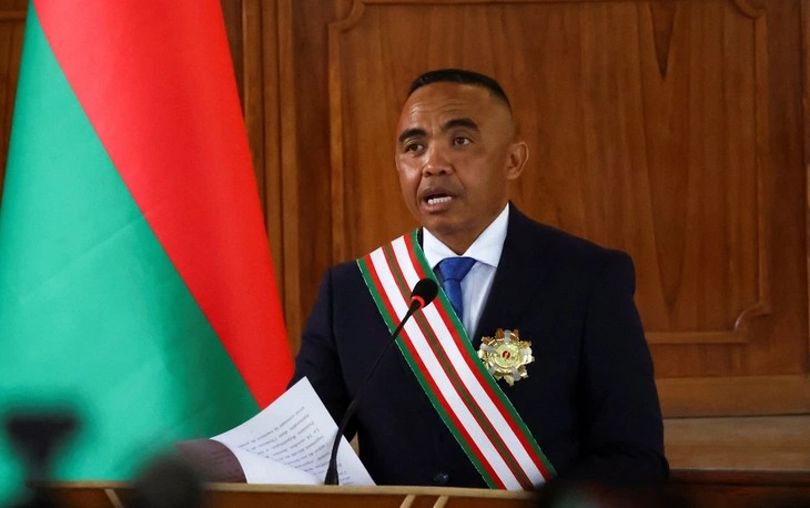 Đại tá Michael Randrianirina tuyên thệ nhậm chức Tổng thống Madagascar ngày 17-10 - Ảnh: REUTERS Đại tá Michael Randrianirina tuyên thệ nhậm chức Tổng thống Madagascar ngày 17-10 - Ảnh: REUTERS