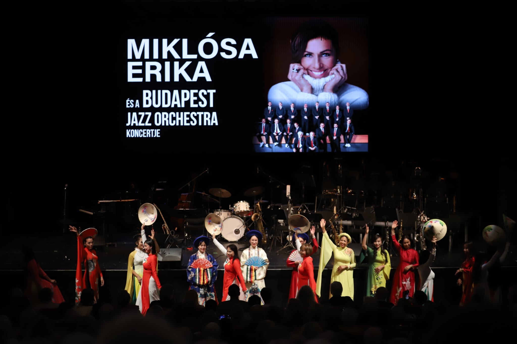 Áo dài Việt Nam lần đầu tỏa sáng trong buổi hòa nhạc quốc tế tại Budapest