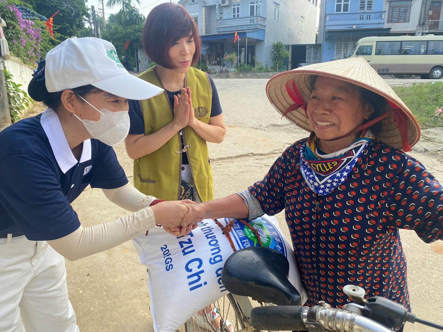 Tổ chức Tzu Chi trao gói viện trợ khẩn cấp cho người dân bị ảnh hưởng bởi thiên tai tại tỉnh Thái Nguyên