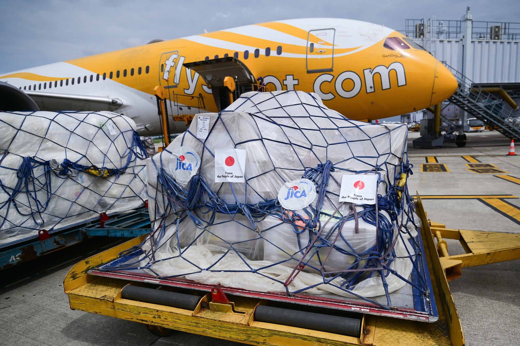 Lô hàng cứu trợ của Chính phủ Nhật Bản đến Việt Nam, ngày 13/10/2025. (Ảnh: 