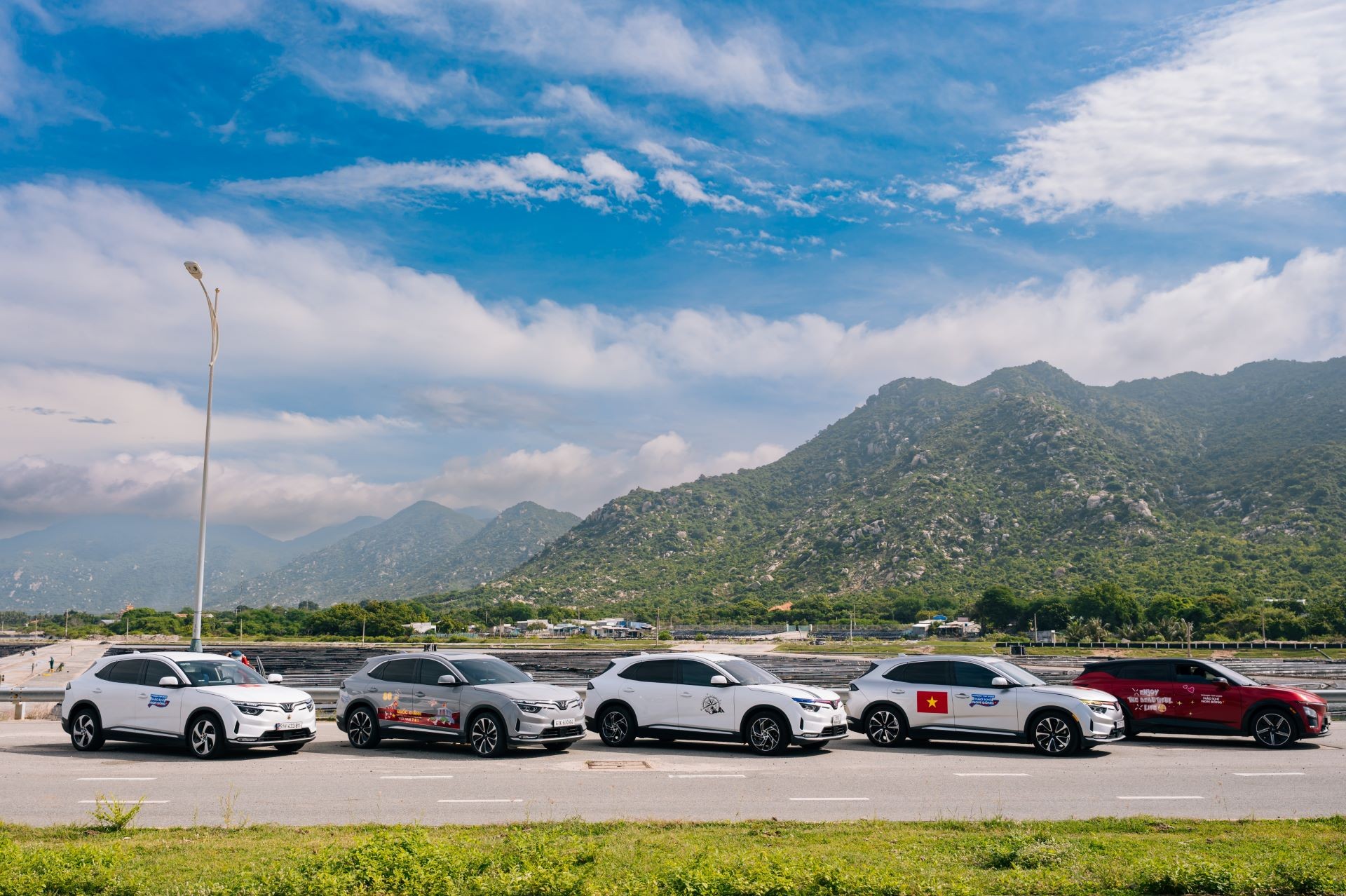 Tín đồ xe thể thao bất ngờ với VF 8 Plus 402 mã lực, giá lăn bánh chỉ 1 tỷ đồng