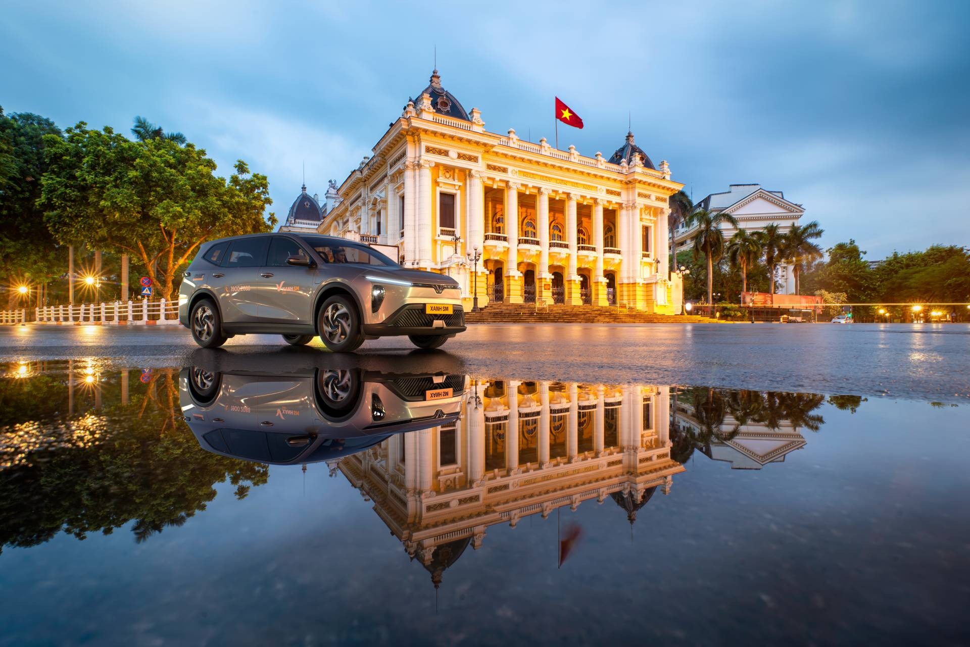 Xanh SM Limo sử dụng dòng xe MPV 7 chỗ VinFast Limo Green, sơn màu ghi xám hoặc đen theo định vị cao cấp