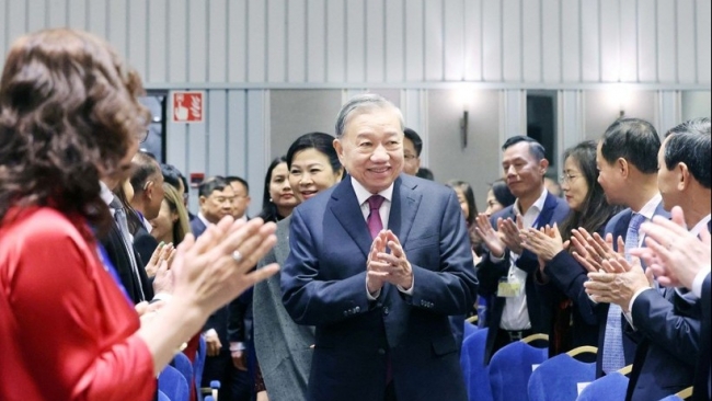 Tổng Bí thư Tô Lâm gặp gỡ cán bộ ĐSQ Việt Nam và cộng đồng người Việt tại Bắc Âu