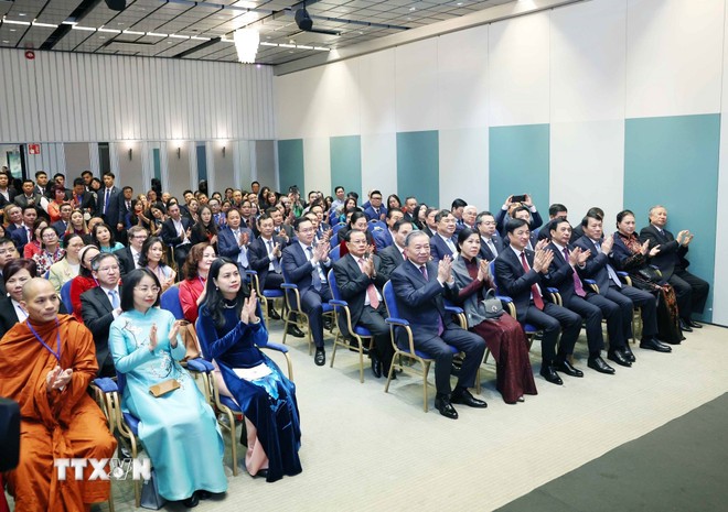 Tổng Bí thư Tô Lâm gặp gỡ cán bộ ĐSQ Việt Nam và cộng đồng người Việt tại Bắc Âu