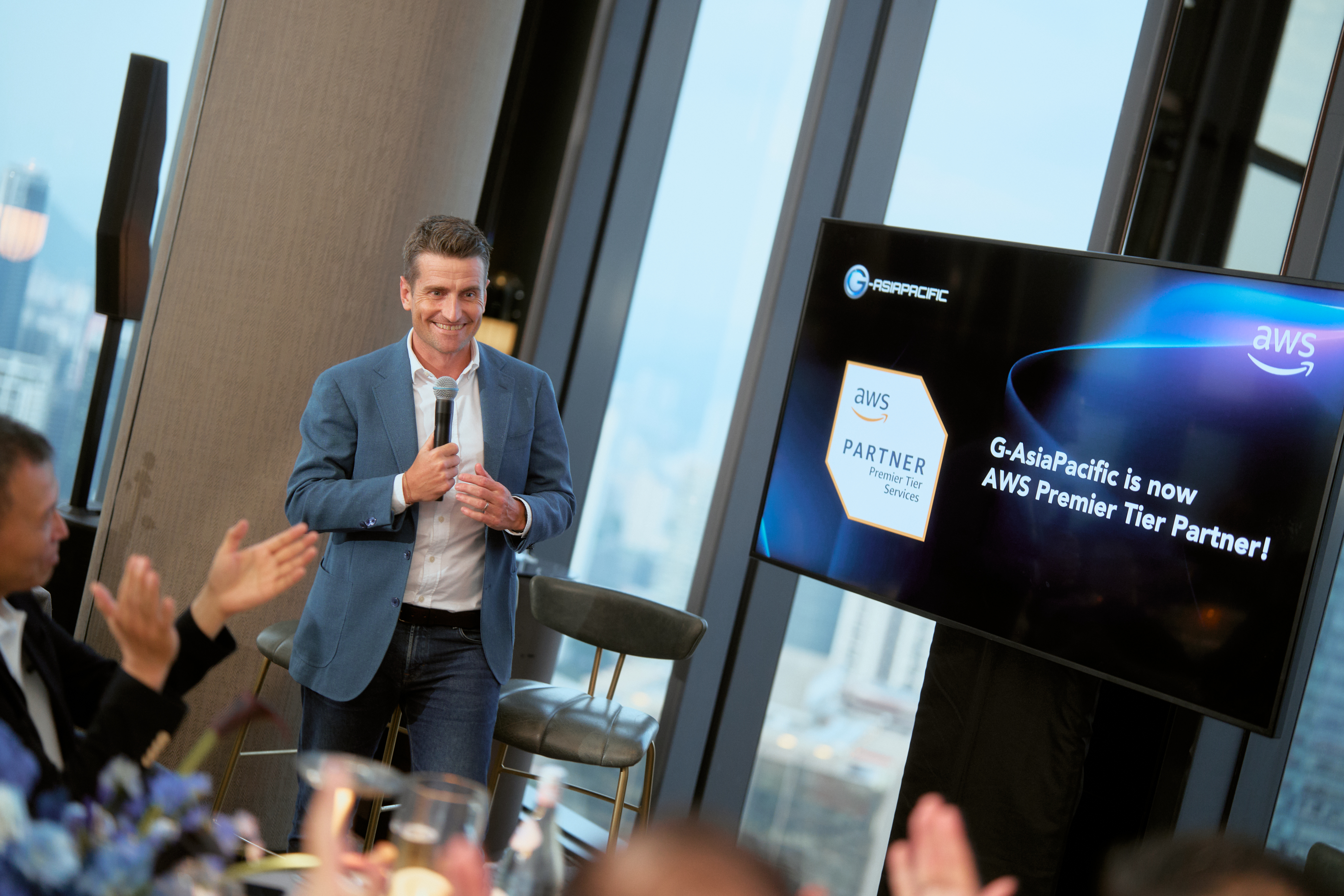 Ông Peter Murray, Giám đốc Quốc gia AWS Malaysia, công bố thành tích đạt cấp độ Premier Tier của G-AsiaPacific.