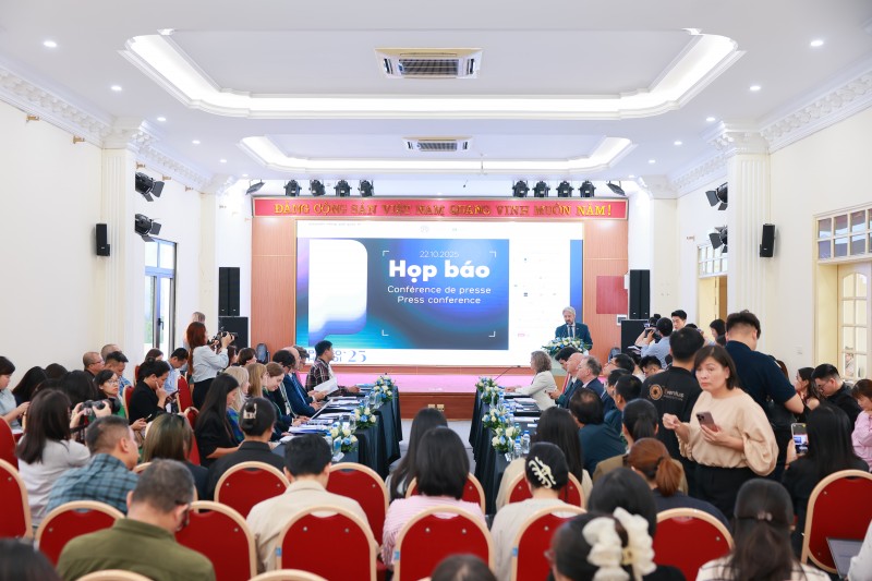 Sự kiện thu hút sự quan tâm của nhiều nhiếp ảnh gia. (Ảnh: Sở VHTT HN)