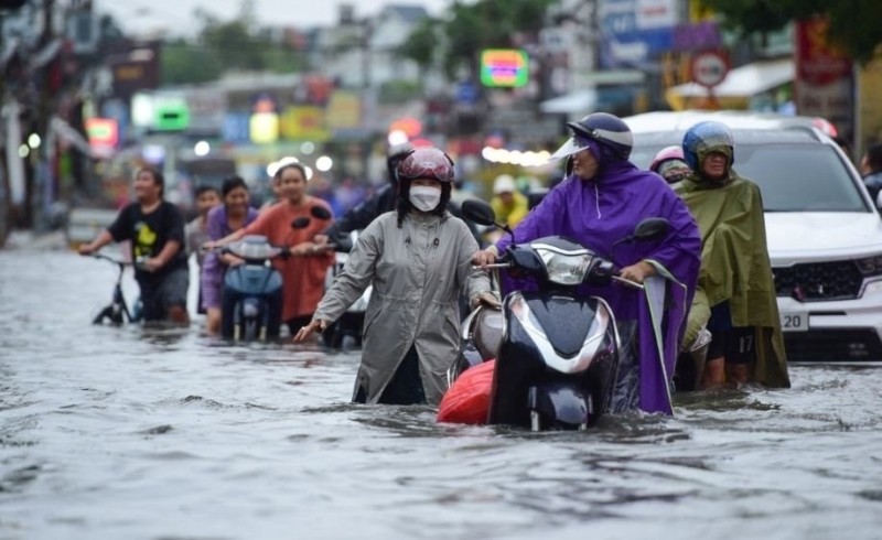 Lượng mưa lớn nghiêm trọng đặt người dân và hoạt động sản xuất kinh doanh trước nguy cơ thiệt hại nghiêm trọng