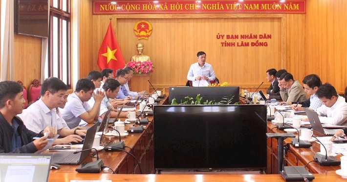 Lãnh đạo UBND tỉnh Lâm Đồng làm việc với Tổng công ty Phát điện 1 (EVNGENCO1) về đề xuất đầu tư cụm dự án năng lượng xanh gần 1.500 MW. 