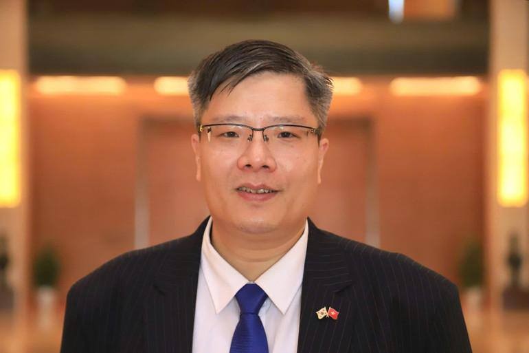 Tiến sĩ Trần Hải Linh, Ủy viên Ủy ban Trung ương Mặt trận Tổ quốc Việt Nam, Chủ tịch Hiệp hội Doanh nhân và Đầu tư Việt Nam-Hàn Quốc (VKBIA) Tiến sĩ Trần Hải Linh, Ủy viên Ủy ban Trung ương Mặt trận Tổ quốc Việt Nam, Chủ tịch Hiệp hội Doanh nhân và Đầu tư Việt Nam-Hàn Quốc (VKBIA)