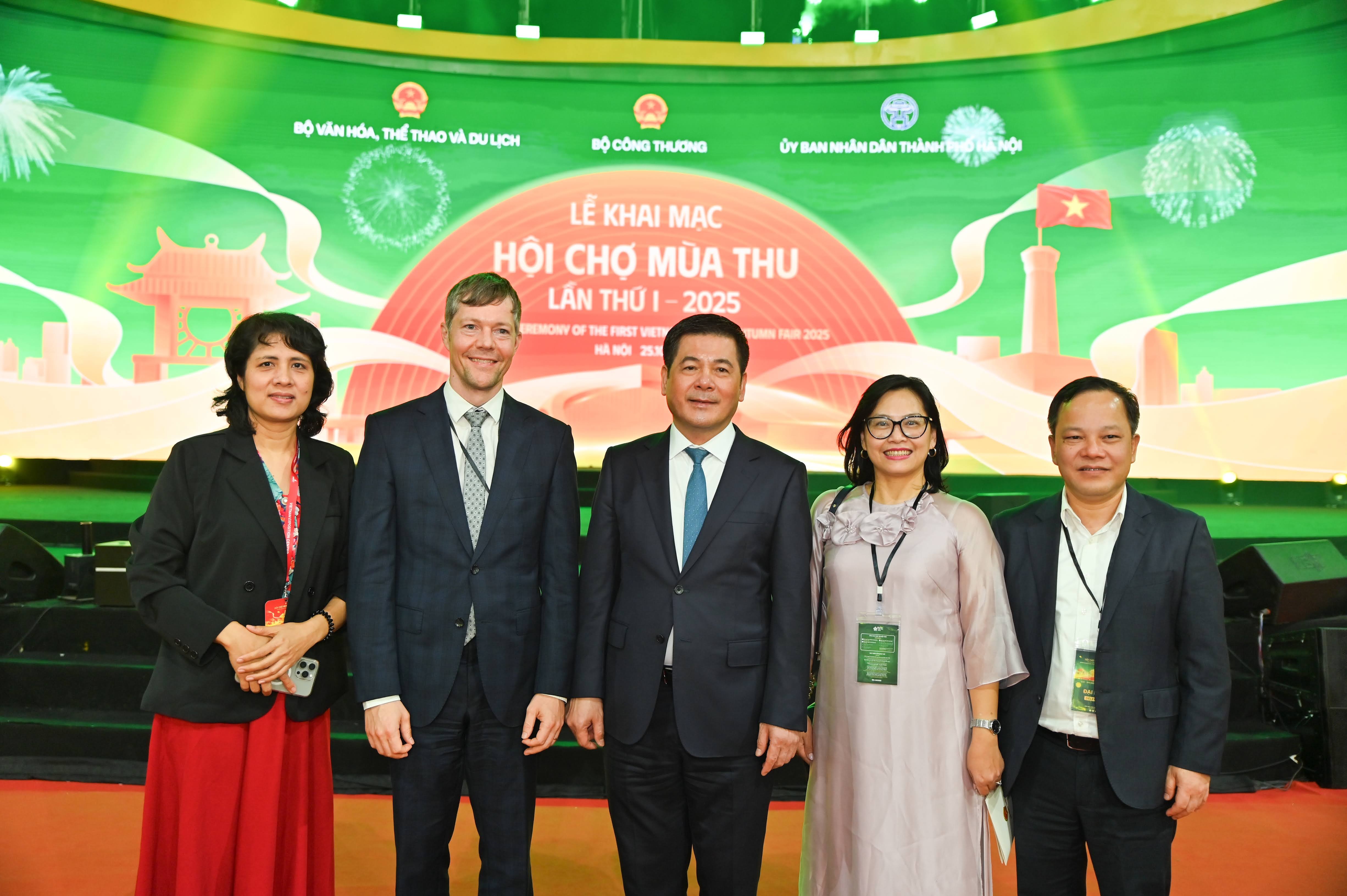 Hội chợ Mùa Thu lần thứ nhất năm 2025 - Kết nối con người với sản xuất, kinh doanh Hội chợ Mùa Thu lần thứ nhất - 2025: Kết nối con người với sản xuất, kinh doanh