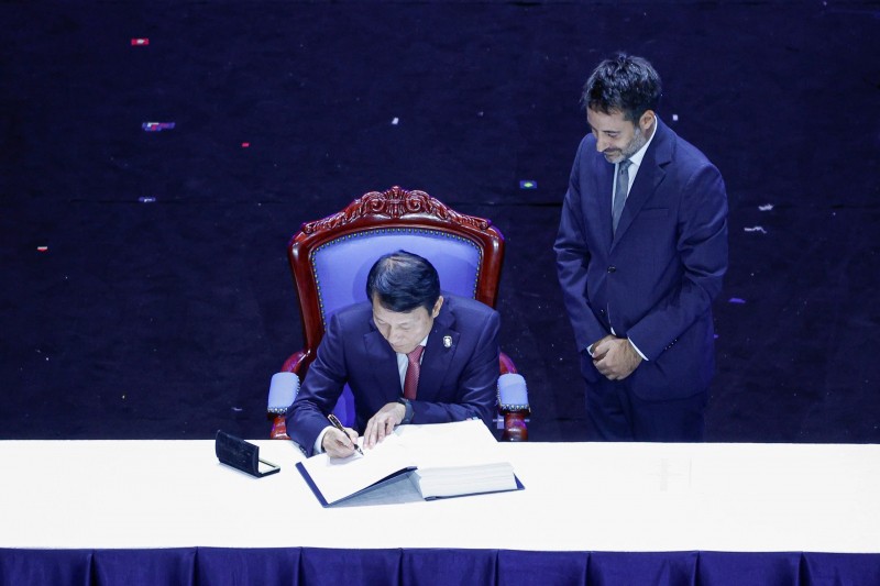 Bộ trưởng Bộ Công an Lương Tam Quang mở đầu Lễ ký Công ước Hà Nội. Bộ trưởng Bộ Công an Lương Tam Quang mở đầu Lễ ký Công ước Hà Nội.