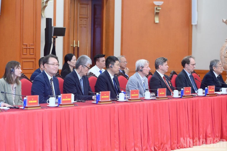 Các nhà Việt Nam học cùng đồng hành vì một Việt Nam độc lập, tự cường, phát triển Các nhà Việt Nam học cùng đồng hành vì một Việt Nam độc lập, tự cường, phát triển