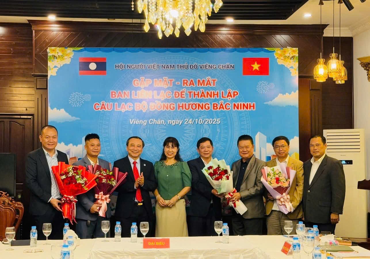 Ban Liên lạc đồng hương Bắc Ninh tại Viêng Chăn ra mắt. (Ảnh: Liên hiệp các tổ chức hữu nghị tỉnh Bắc Ninh)