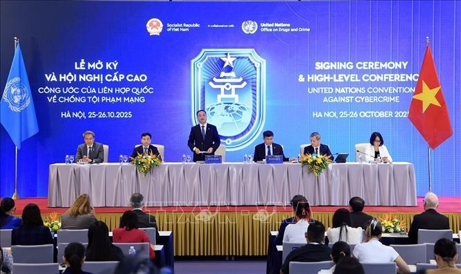 Họp báo quốc tế thông báo kết quả Lễ mở ký Công ước Hà Nội. Ảnh: Tuấn Anh/TTXVN Họp báo quốc tế thông báo kết quả Lễ mở ký Công ước Hà Nội. Ảnh: Tuấn Anh/TTXVN