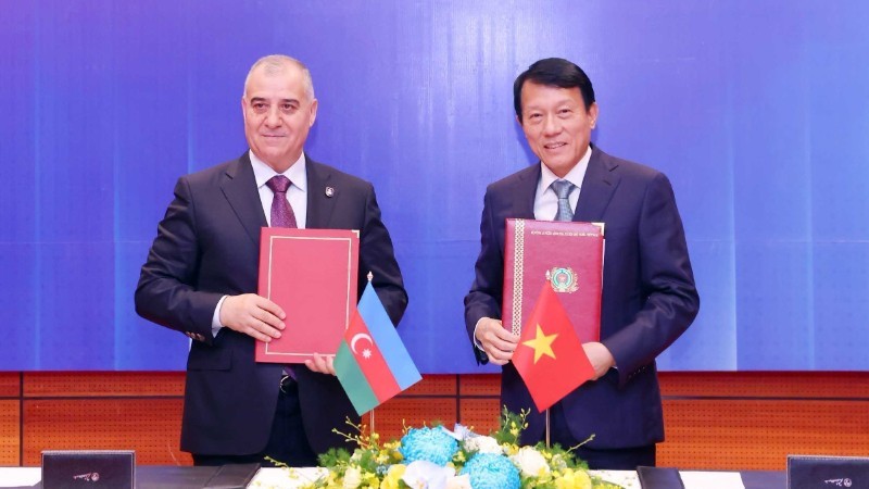 Đại tướng Lương Tam Quang, Bộ trưởng Công an và Giám đốc An ninh quốc gia Azerbaijan Ali Nagiyev ký kết Thỏa thuận hợp tác trong lĩnh vực an ninh giữa hai Bộ. (Ảnh: TTXVN) Đại tướng Lương Tam Quang, Bộ trưởng Công an và Giám đốc An ninh quốc gia Azerbaijan Ali Nagiyev ký kết Thỏa thuận hợp tác trong lĩnh vực an ninh giữa hai Bộ. (Ảnh: TTXVN)