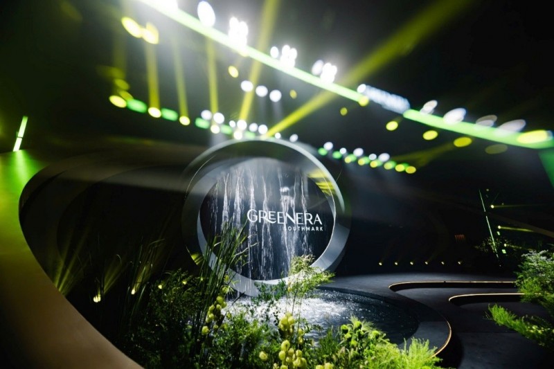 Trong tiết mục mở màn, những thanh âm của khúc nhạc “River Flows in You” vang lên trong một bản phối mới khiến người nghe vừa bồi hồi quen thuộc, vừa ngỡ như đang chạm đến một miền cảm xúc chưa từng biết tới.