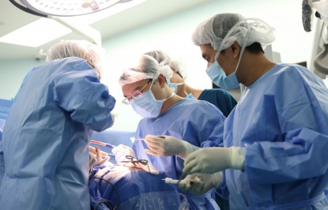 8 giờ nghẹt thở giải thoát nữ bệnh nhân khỏi khối u nền sọ khổng lồ tại “vị trí cấm kỵ”