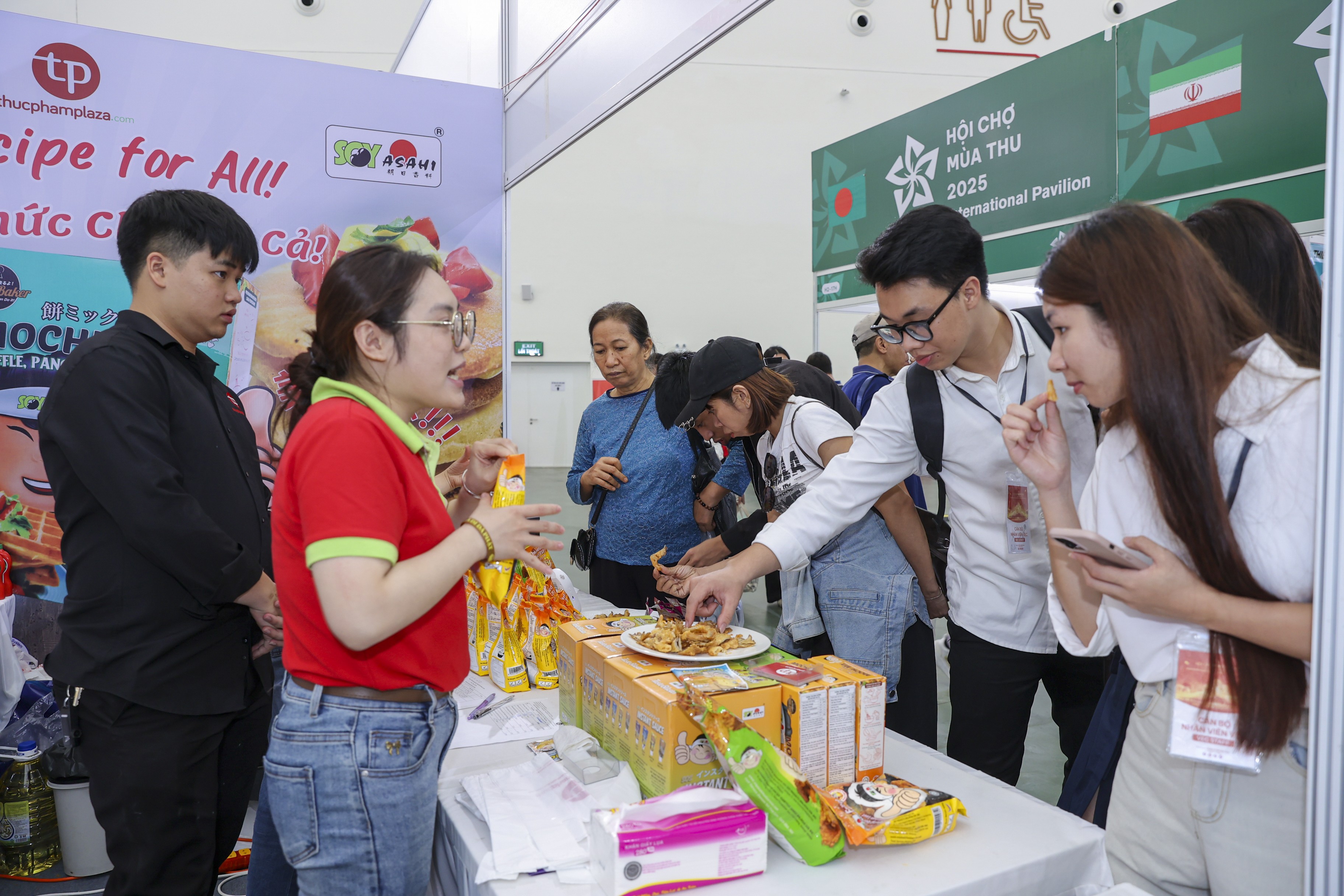 Các doanh nghiệp quốc tế mang theo nét văn hoá riêng biệt, giúp người dân Việt Nam được trải nghiệm, khám phá và kết nối với bạn bè năm châu qua từng sản phẩm, từng câu chuyện. Các doanh nghiệp quốc tế mang theo nét văn hoá riêng biệt, giúp người dân Việt Nam được trải nghiệm, khám phá và kết nối với bạn bè năm châu qua từng sản phẩm, từng câu chuyện.