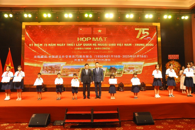 Cần Thơ họp mặt kỷ niệm 75 năm thiết lập quan hệ ngoại giao Việt Nam - Trung Quốc