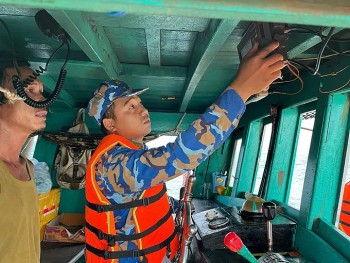 Giúp ngư dân thành phố Hồ Chí Minh hiểu luật, nói không với khai thác IUU