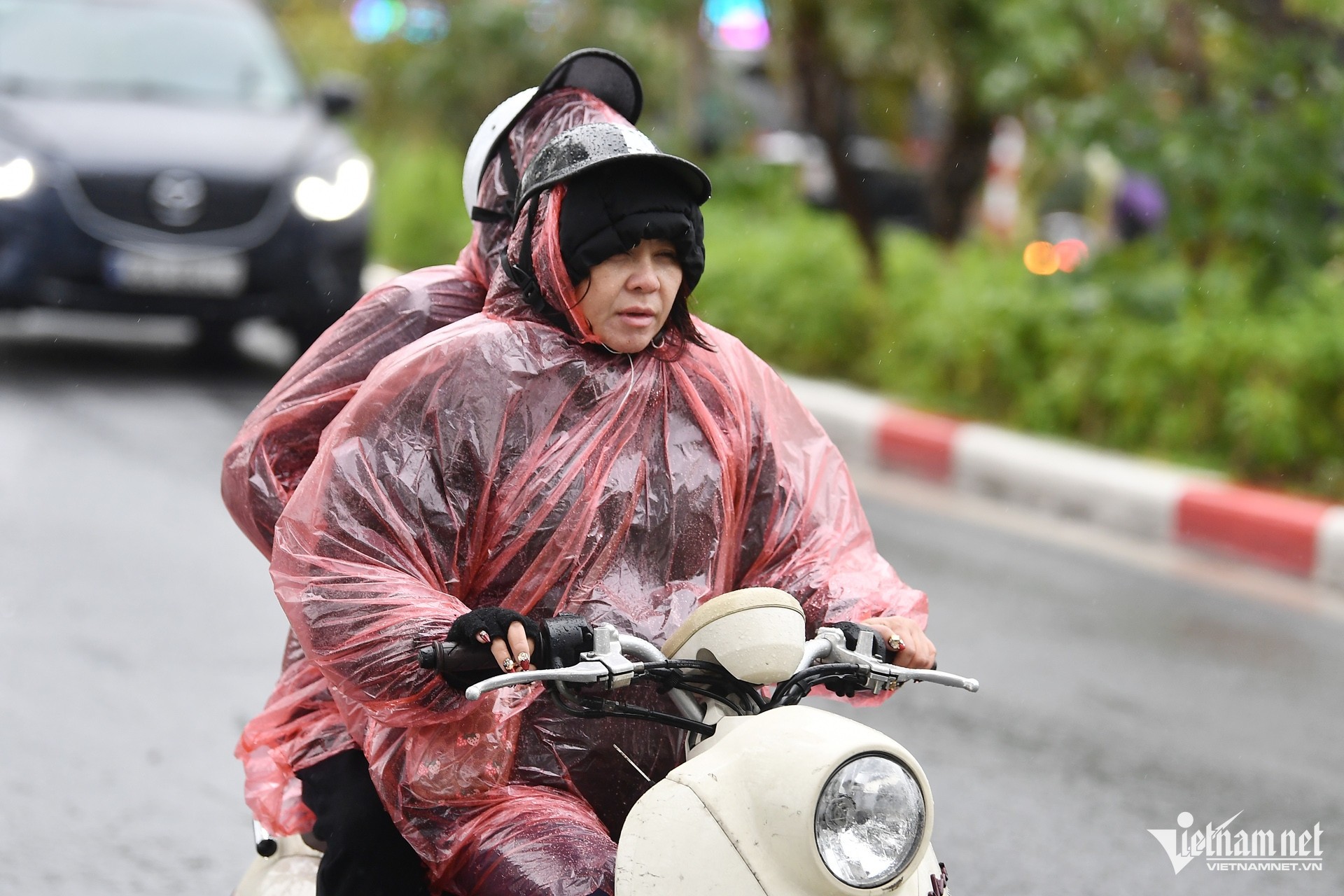 không khí lạnh kết hợp với nhiễu động trong đới gió Đông 