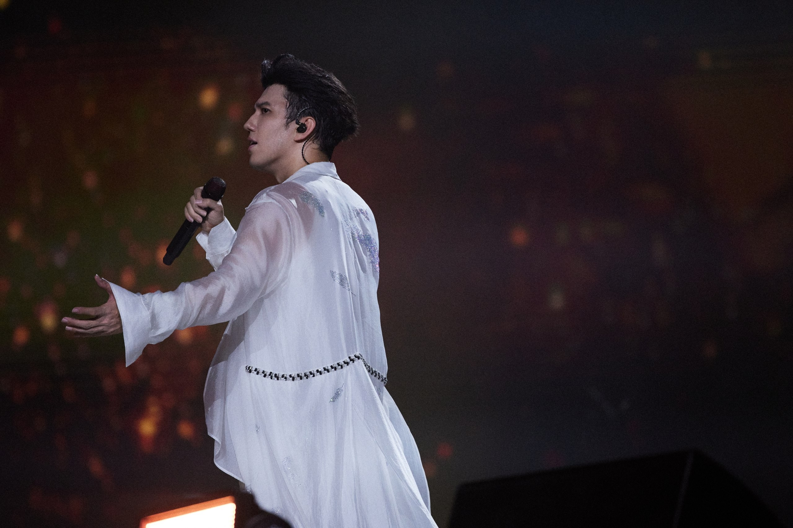 Dimash Kudaibergen: Tại sao cả thế giới “phát cuồng” trước một giọng hát? Dimash Kudaibergen: Tại sao cả thế giới “phát cuồng” trước một giọng hát?