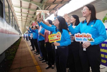 Công đoàn VN: Tặng 2.500 vé tàu, máy bay đưa công nhân về quê đón Tết Bính Ngọ 2026