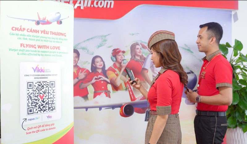 Hoạt động quyên góp nội bộ của Vietjet nhằm chia sẻ khó khăn với người dân vùng thiên tai.