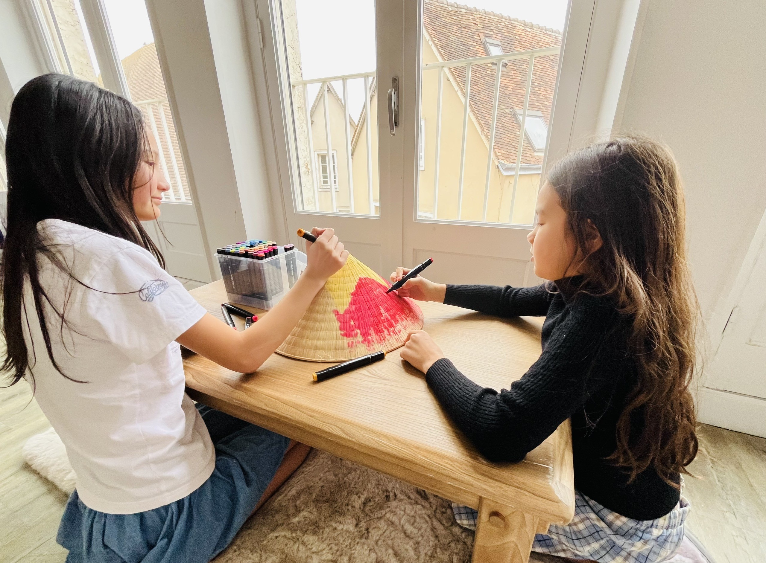 Từ Chartres (Pháp) dạy con nói tiếng quê nhà