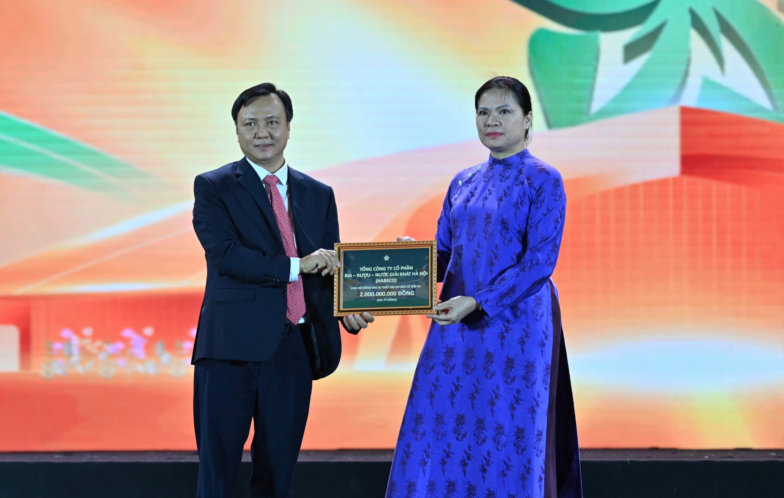 Gần 5.000 tỷ đồng giao dịch khẳng định sức hút của Hội chợ Mùa Thu năm 2025 Gần 5.000 tỷ đồng giao dịch khẳng định sức hút của Hội chợ Mùa Thu năm 2025