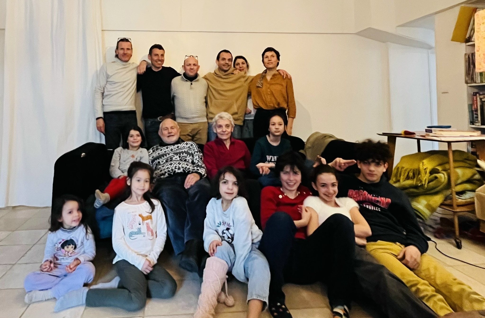 Từ Chartres (Pháp) dạy con nói tiếng quê nhà