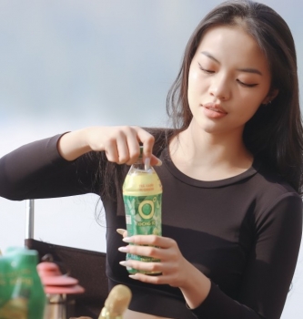 gen z di that xa chi de ngu khi du lich va tra xanh giup giai nhiet cuoc song