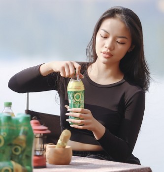 Gen Z đi thật xa chỉ để… ngủ: Khi du lịch và trà xanh giúp giải nhiệt cuộc sống