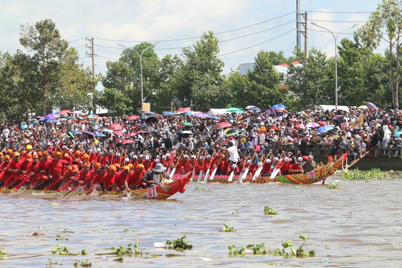 61 đội tranh tài tại Giải đua ghe Ngo - Lễ hội Óoc Om Bóc thành phố Cần Thơ năm 2025