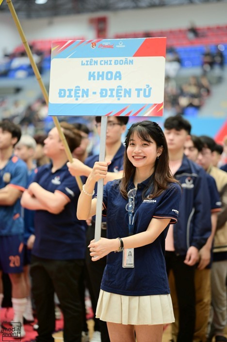 Nguyễn Thị Khánh Diệu còn là gương mặt năng động trong các hoạt động Đoàn, nơi cô lan tỏa năng lượng sống tích cực và tinh thần “bền đam mê, không lùi bước” đến cộng đồng sinh viên (Ảnh: NVCC)