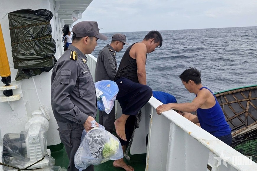 Chi đội Kiểm ngư số 4 đẩy mạnh tuyên truyền, hỗ trợ ngư dân phòng, chống khai thác IUU