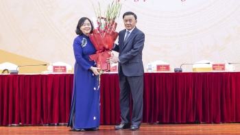 Bà Bùi Thị Minh Hoài giữ chức Chủ tịch Ủy ban Trung ương MTTQ Việt Nam khóa X